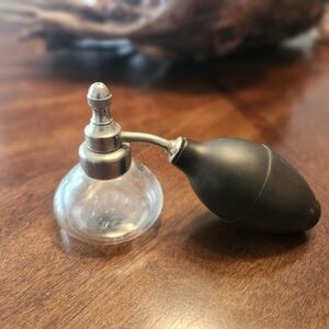 vintage DeVilbiss No. 127 apothecary atomizer, likely from the 1930s. 